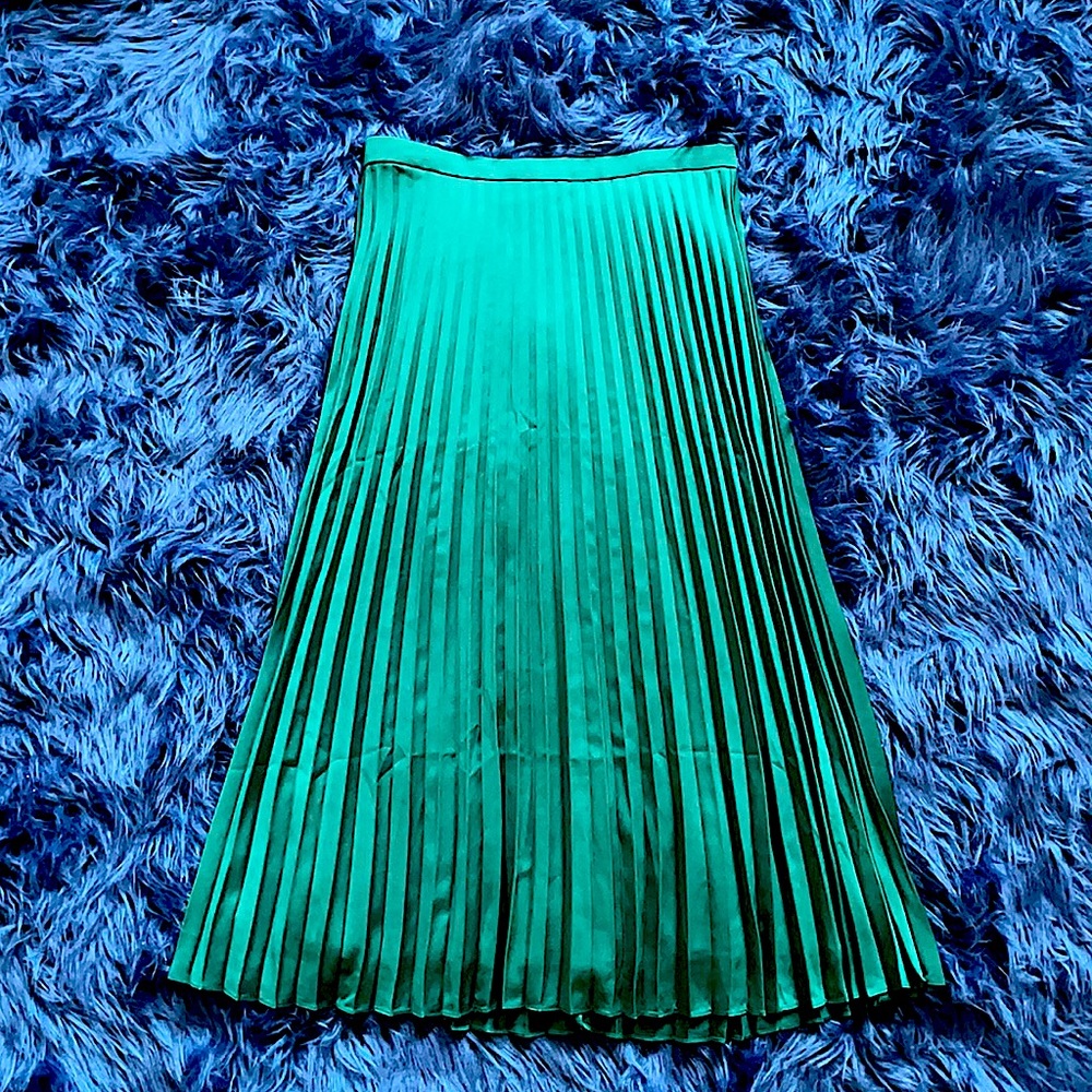 NWOT J. Crew Silky Pleated Midi Skirt 💚